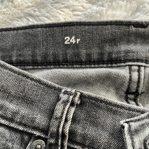 Women's Gap 1969 Straight Leg Jeans - Picture 2 of 11